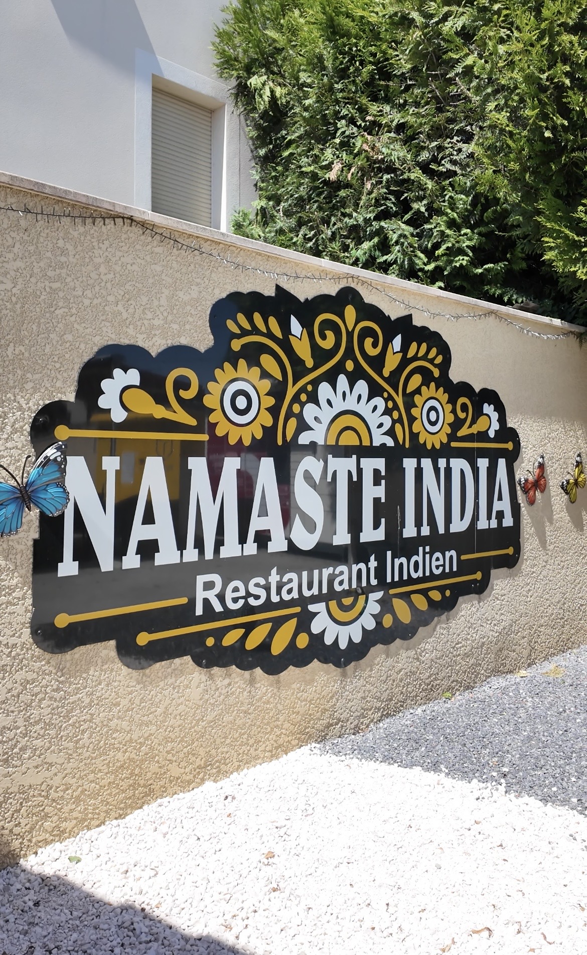 Enseigne extérieure du restaurant Namaste India à Troyes